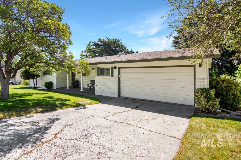 Boise, Idaho 83702, United States, 5 Bedrooms Bedrooms, ,3 BathroomsBathrooms,Residential,Pending,42600