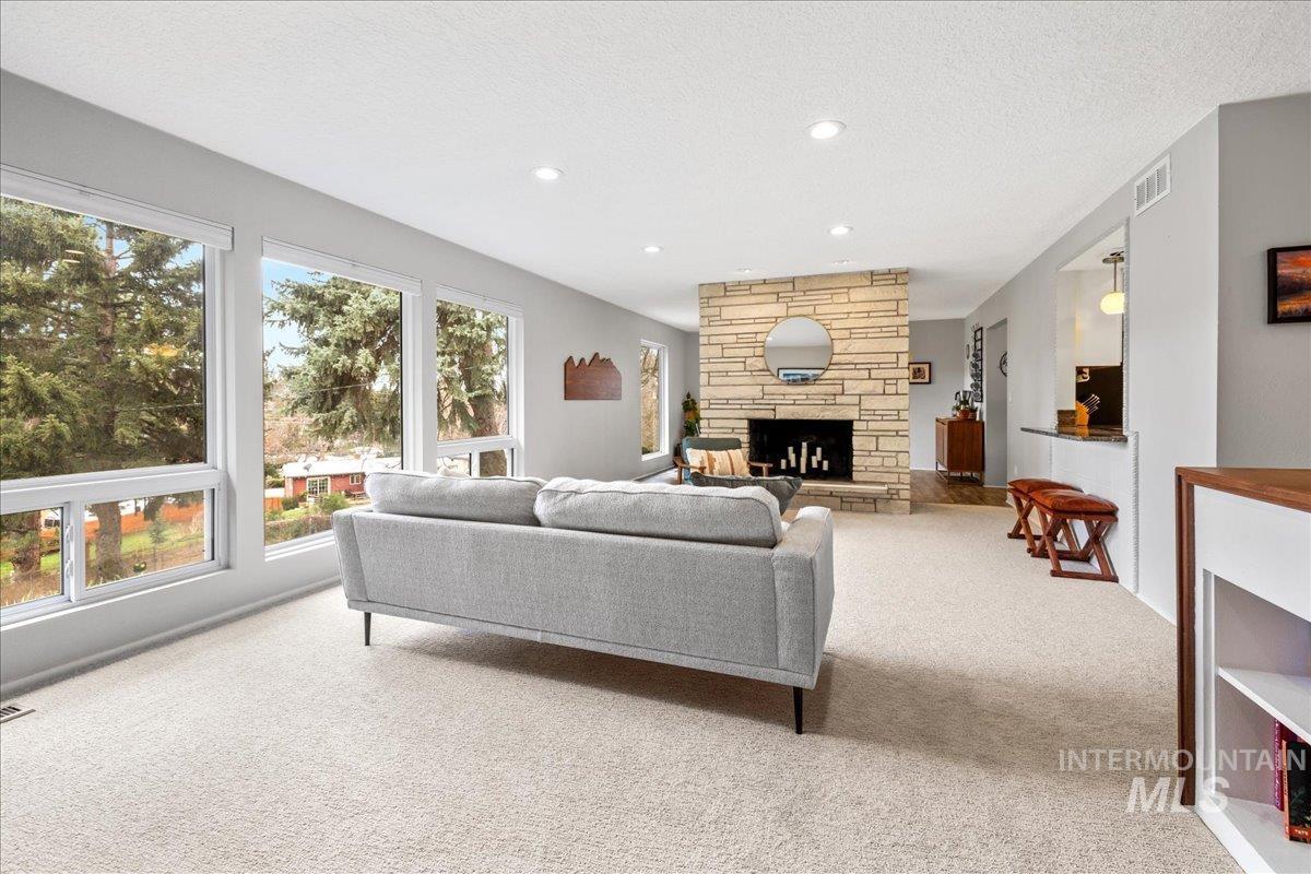 Boise, Idaho 83702, United States, 5 Bedrooms Bedrooms, ,3 BathroomsBathrooms,Residential,Pending,42600