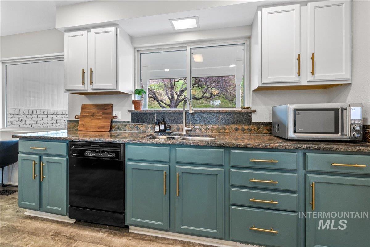 Boise, Idaho 83702, United States, 5 Bedrooms Bedrooms, ,3 BathroomsBathrooms,Residential,Pending,42600