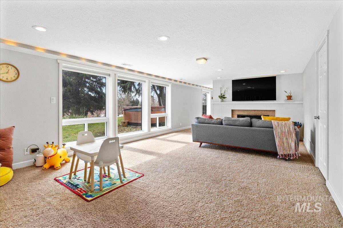 Boise, Idaho 83702, United States, 5 Bedrooms Bedrooms, ,3 BathroomsBathrooms,Residential,Pending,42600