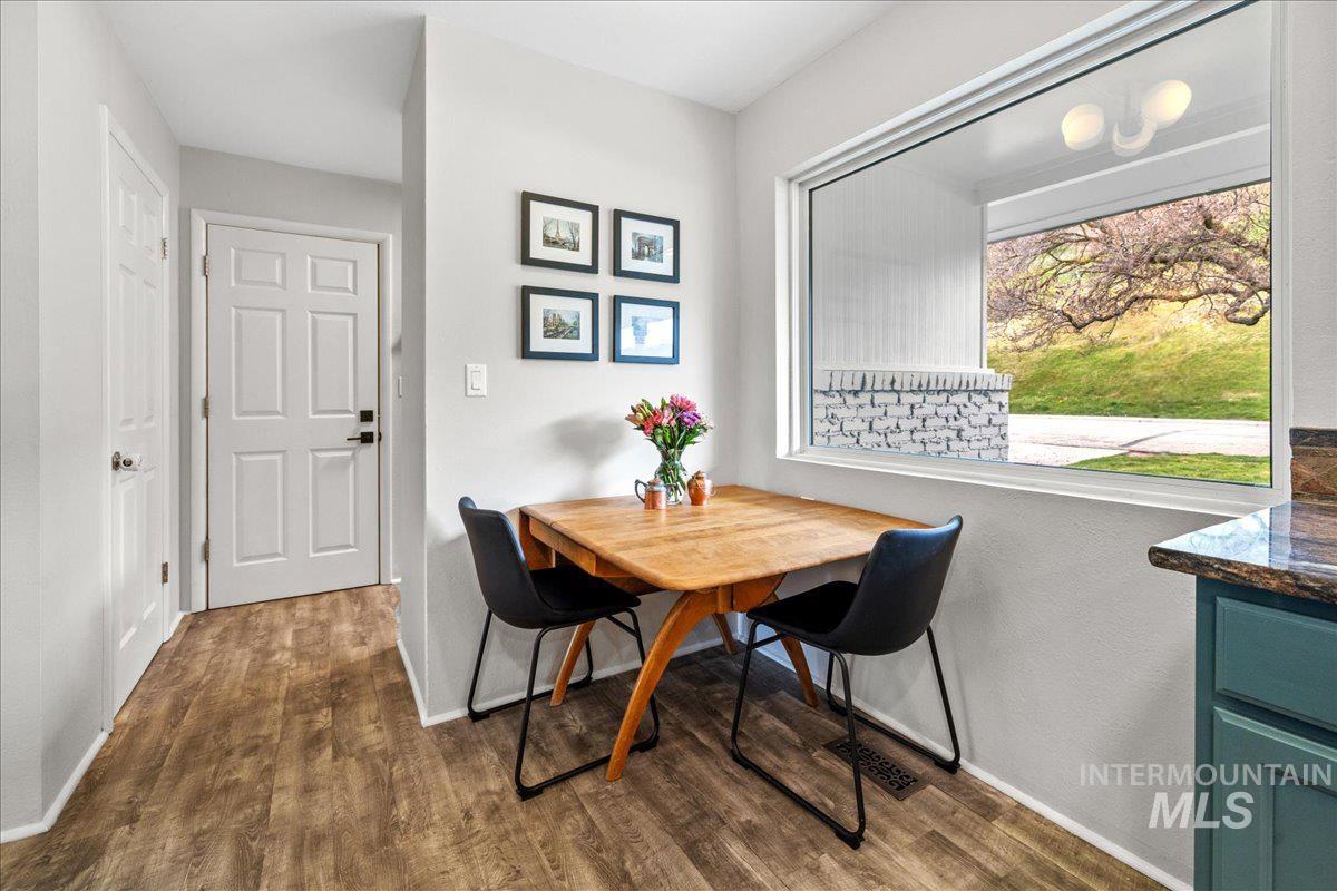 Boise, Idaho 83702, United States, 5 Bedrooms Bedrooms, ,3 BathroomsBathrooms,Residential,Pending,42600