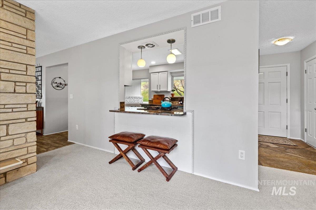 Boise, Idaho 83702, United States, 5 Bedrooms Bedrooms, ,3 BathroomsBathrooms,Residential,Pending,42600