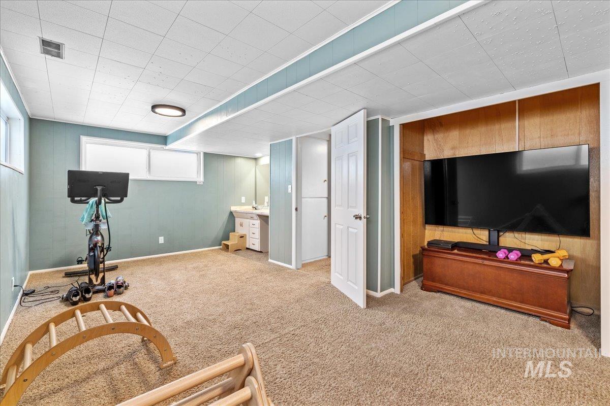 Boise, Idaho 83702, United States, 5 Bedrooms Bedrooms, ,3 BathroomsBathrooms,Residential,Pending,42600