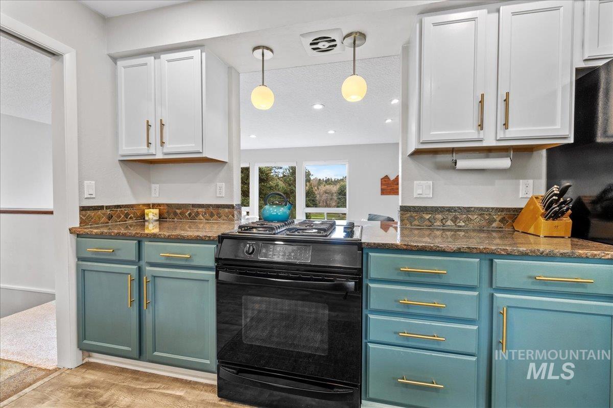 Boise, Idaho 83702, United States, 5 Bedrooms Bedrooms, ,3 BathroomsBathrooms,Residential,Pending,42600