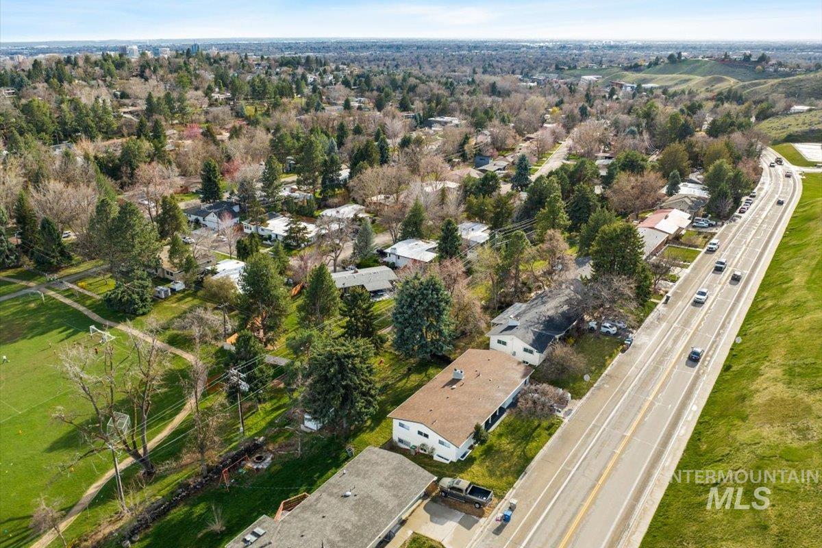 Boise, Idaho 83702, United States, 5 Bedrooms Bedrooms, ,3 BathroomsBathrooms,Residential,Pending,42600