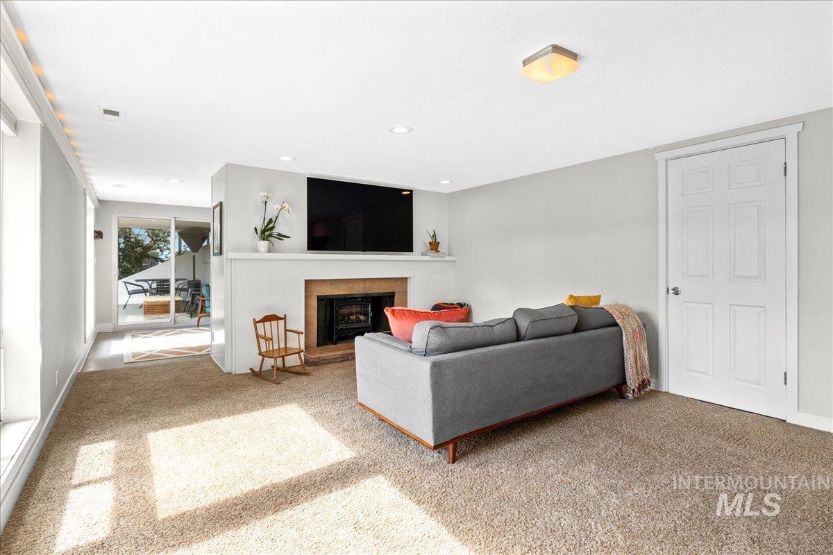 Boise, Idaho 83702, United States, 5 Bedrooms Bedrooms, ,3 BathroomsBathrooms,Residential,Pending,42600