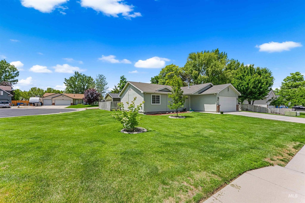 Photo of 163 N Orchard Heights Way, Nampa, ID 83651 (MLS # 98990066)