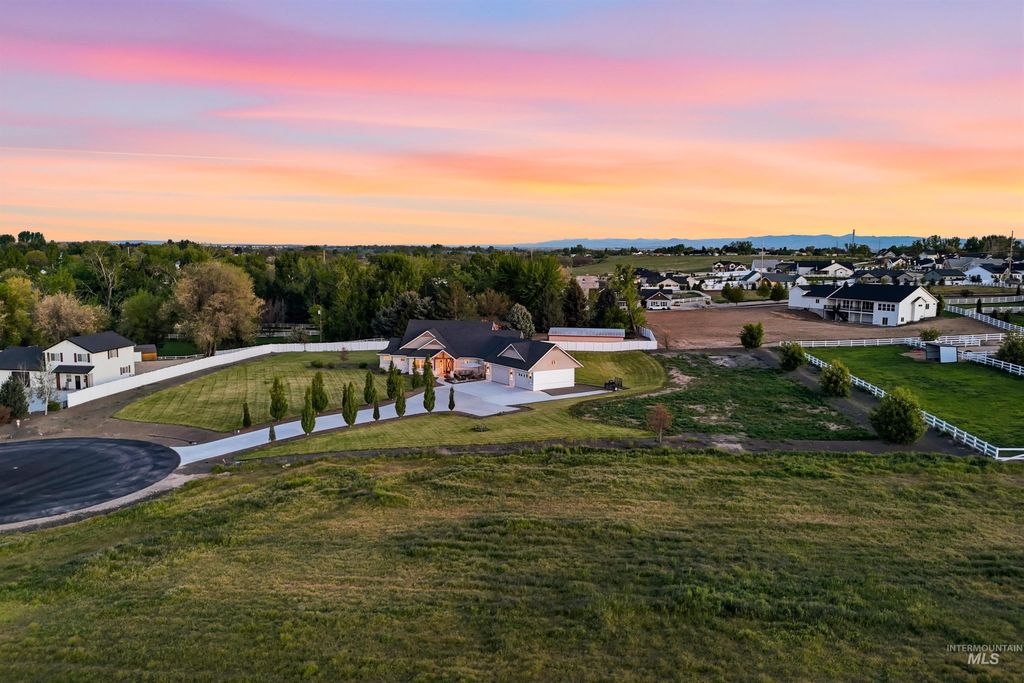 Photo of 24165 Boer Goat Ave, Caldwell, ID 83607 (MLS # 98984618)