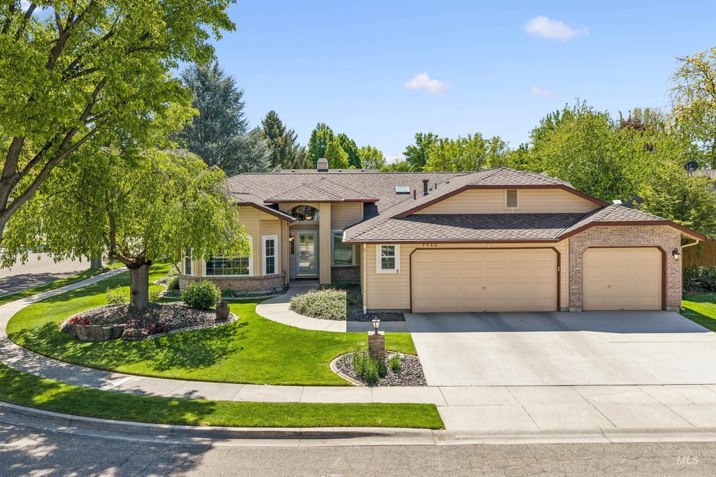 Photo of 7749 W Bayhill St, Boise, ID 83704 (MLS # 98984494)
