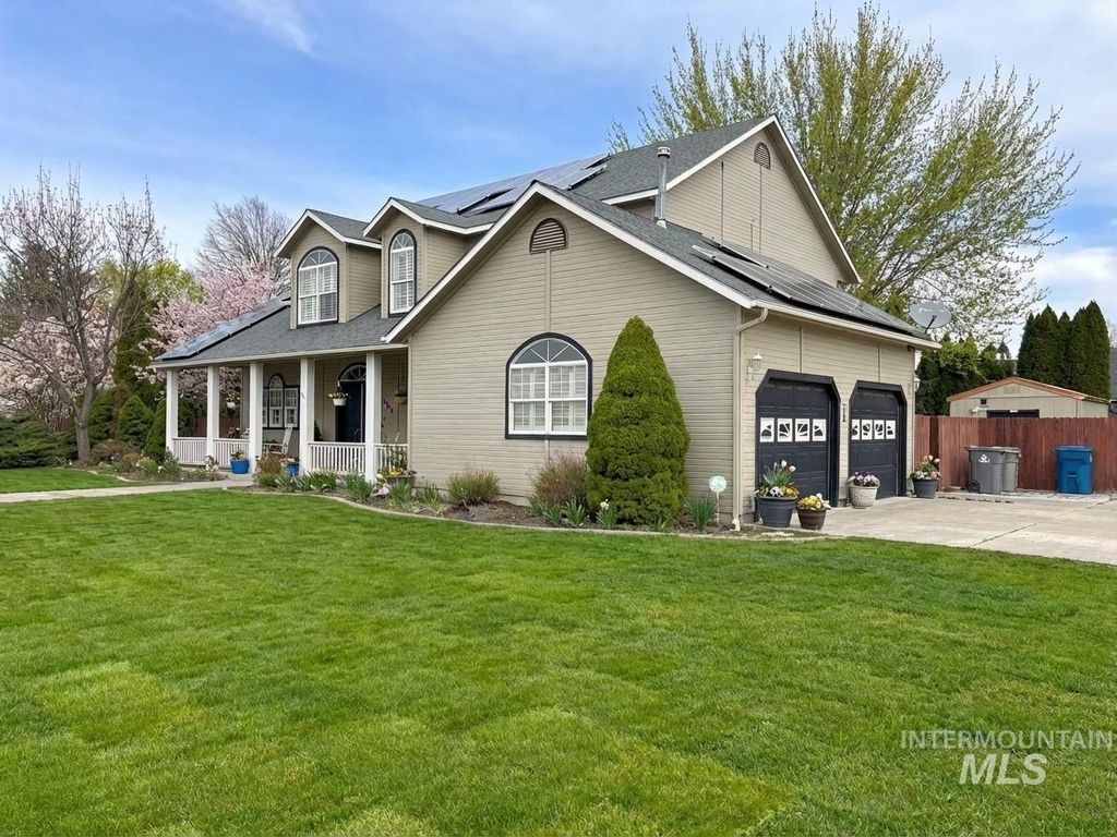 Photo of 480 E 21st N, Mountain Home, ID 83647 (MLS # 98979309)
