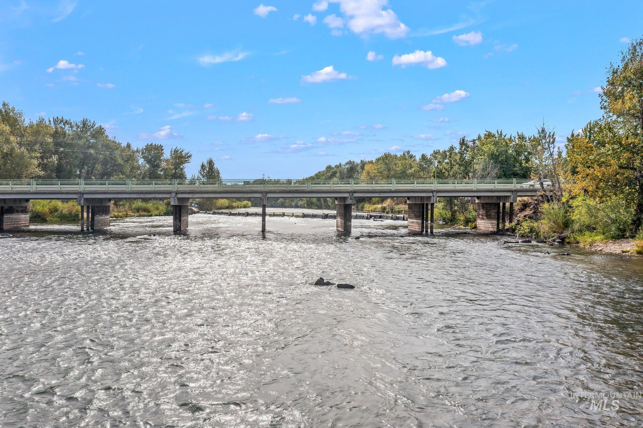 Minutes away from Boise River