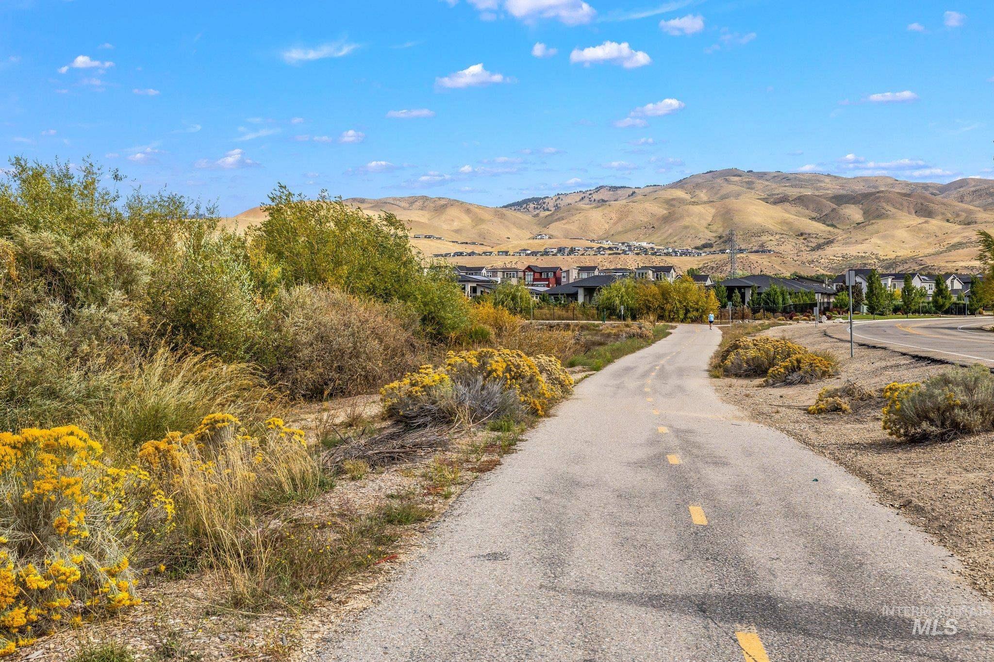 Minutes away from Greenbelt