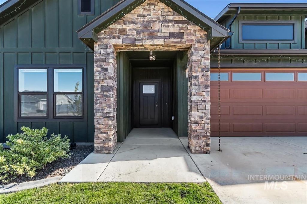 Photo of 2124 Justine Ct, Fruitland, ID 83619 (MLS # 98983983)
