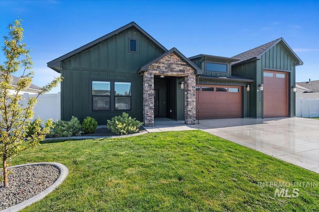 Photo of 2124 Justine Ct, Fruitland, ID 83619 (MLS # 98983983)