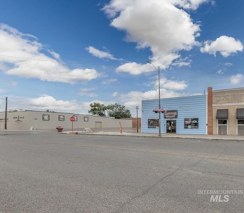 Photo of 475 S Oregon St, Ontario, OR 97914 (MLS # 98951425)