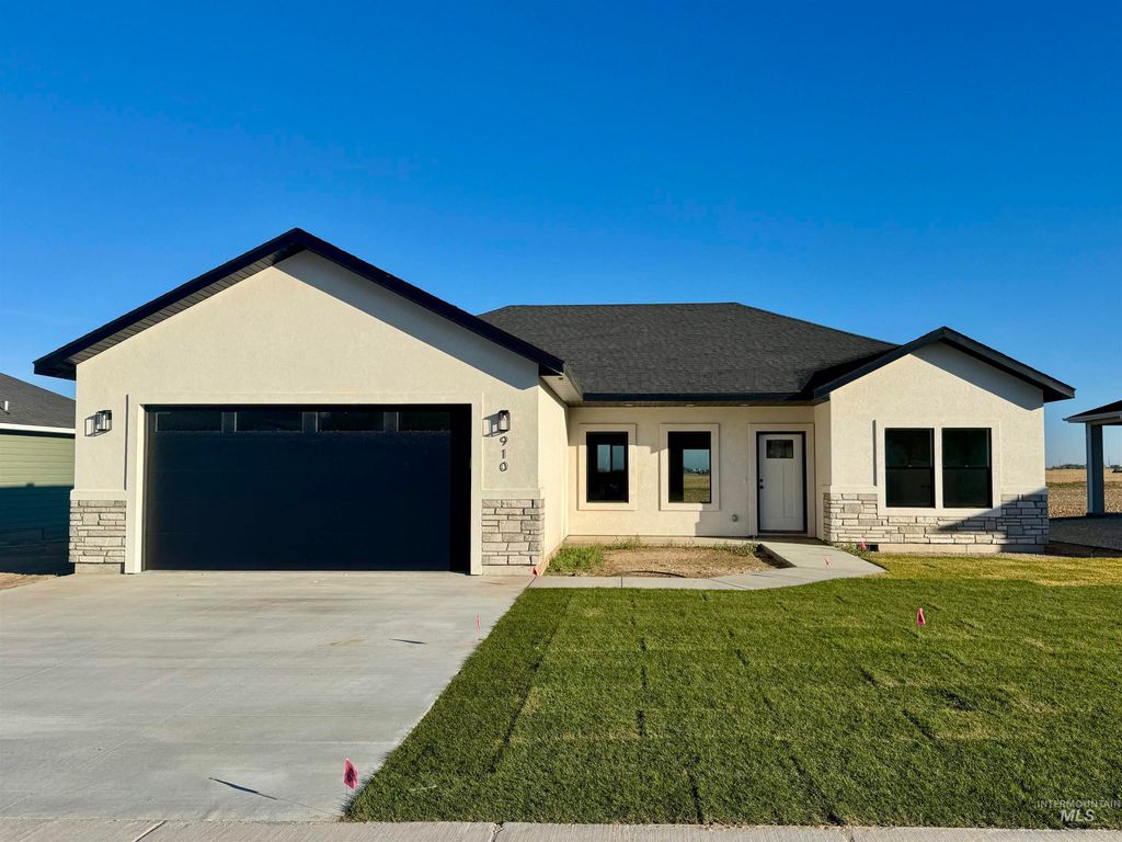 Photo of 910 23rd Ave E, Jerome, ID 83338 (MLS # 98958870)