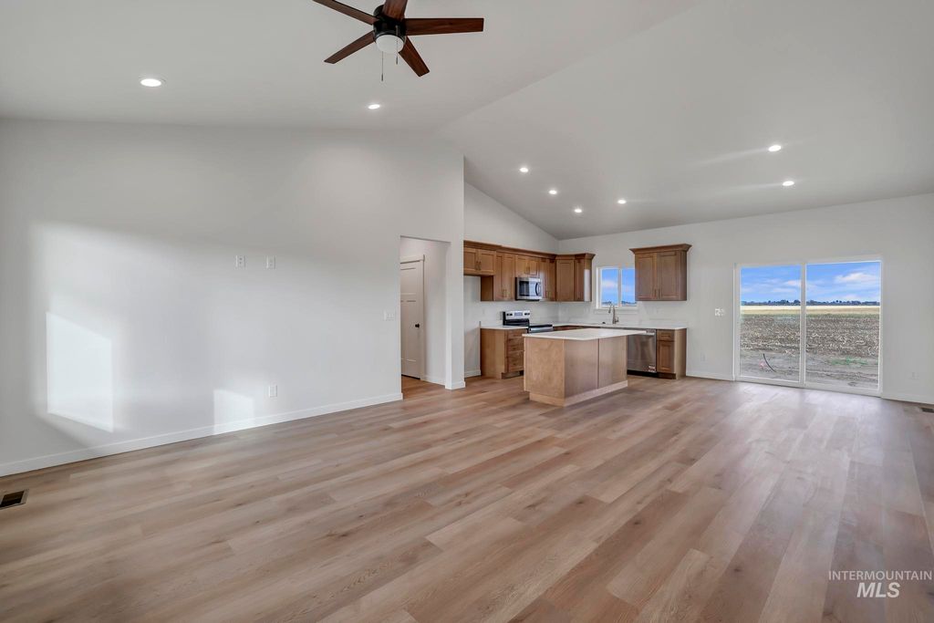 Photo of 910 23rd Ave E, Jerome, ID 83338 (MLS # 98958870)