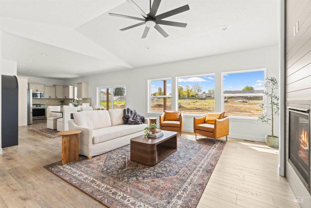 Photo of 346 Park Drive, Lewiston, ID 83501 (MLS # 98984197)
