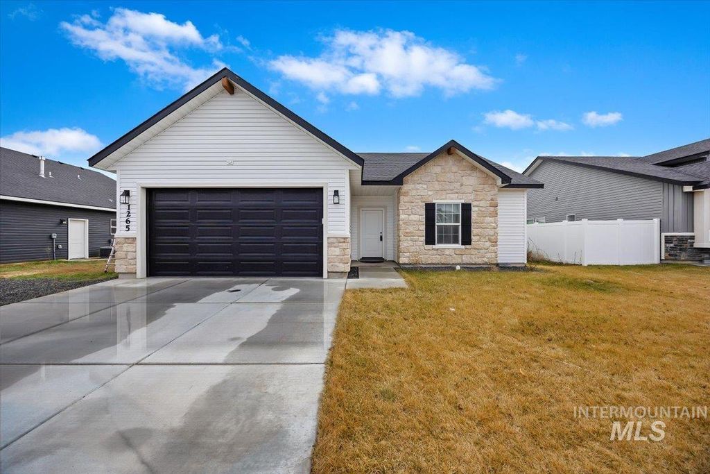 Photo of 1265 Terra Ave, Twin Falls, ID 83301 (MLS # 98973849)