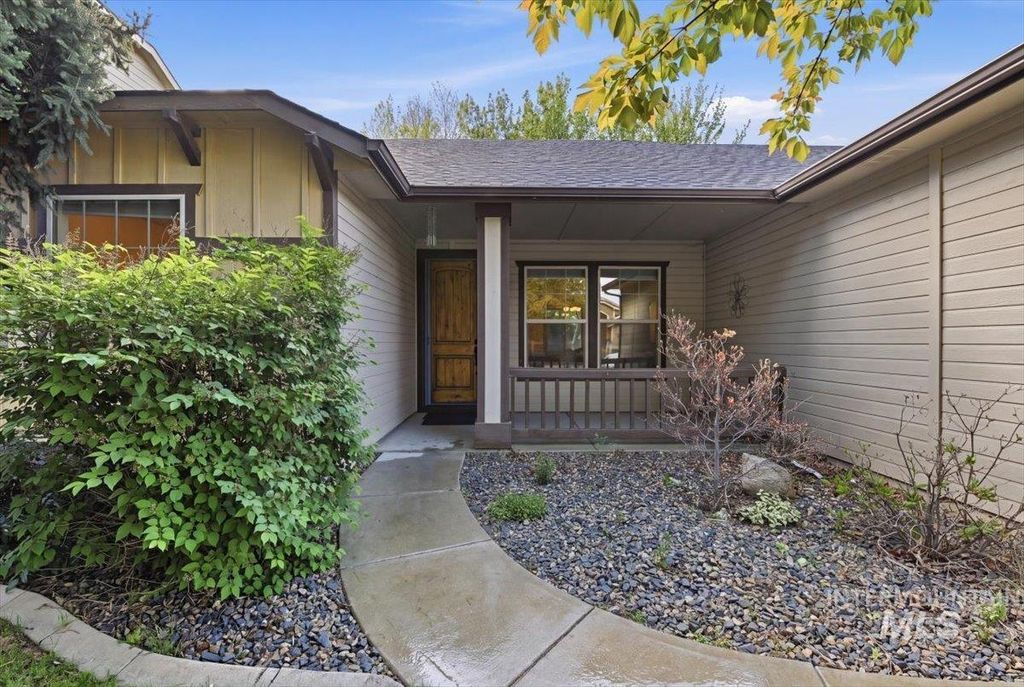 Photo of 2965 N Centrepoint Way, Meridian, ID 83646 (MLS # 98984500)