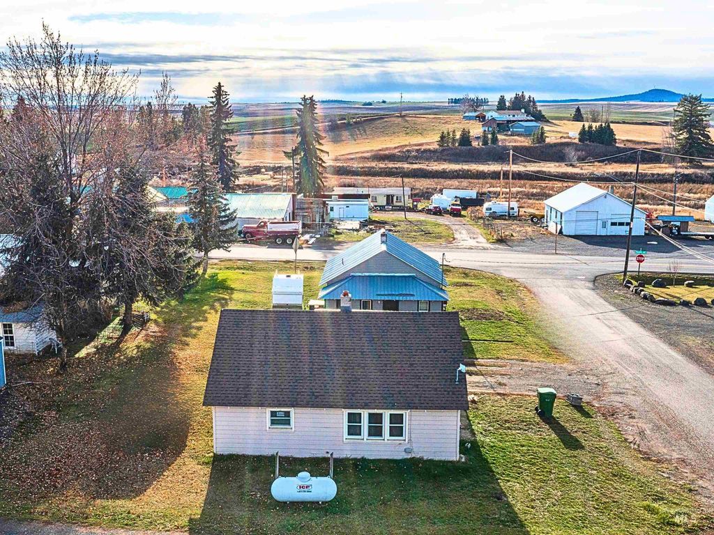 Photo of 607 6th St, Craigmont, ID 83523 (MLS # 98969204)