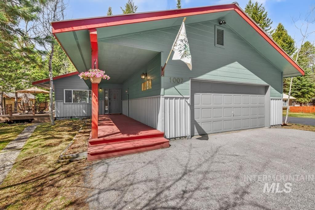 Photo of 1007 Evergreen Drive, McCall, ID 83638 (MLS # 98985409)