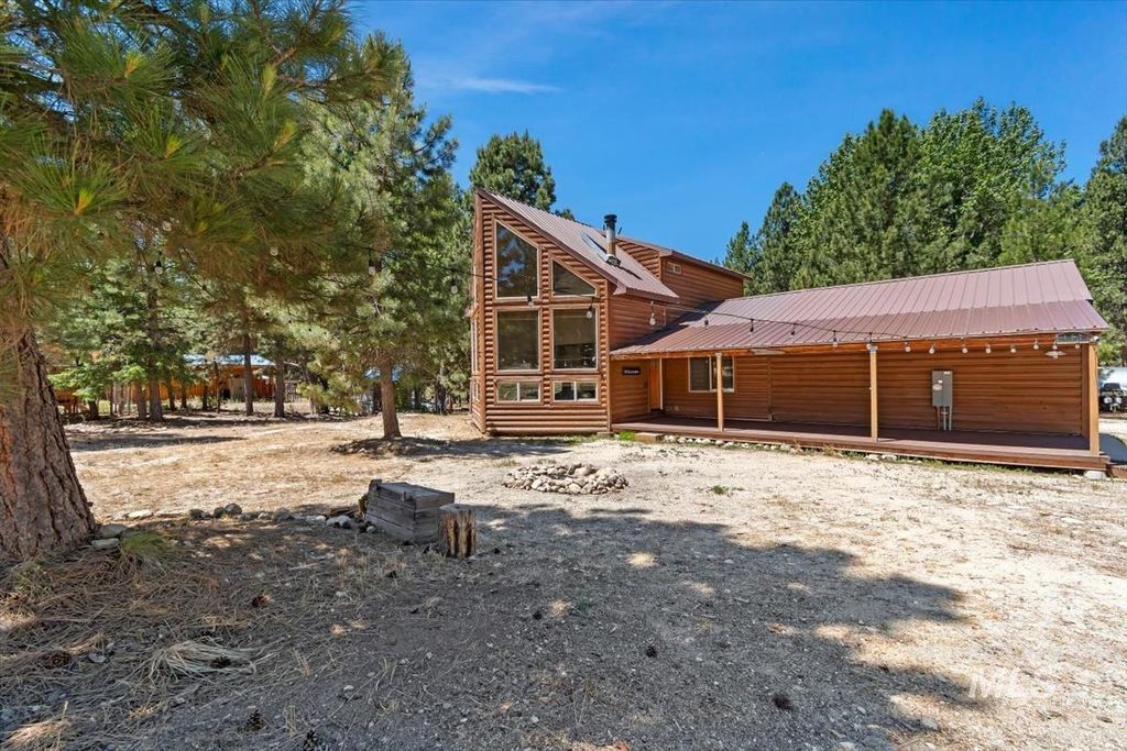 Photo of 417 Elk Creek Rd, Idaho City, ID 83631 (MLS # 98990672)