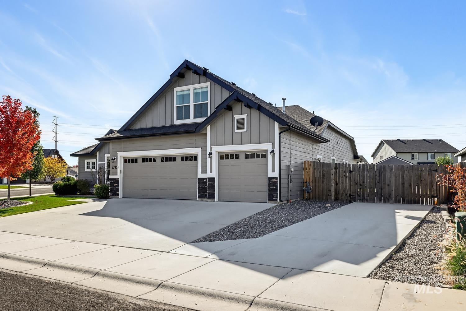 1387 E Redwick Dr
