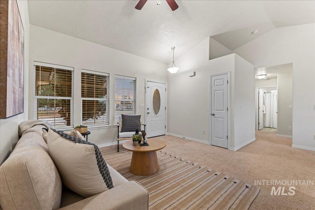 Photo of 310 NW Foster Dr, Mountain Home, ID 83647 (MLS # 98973164)