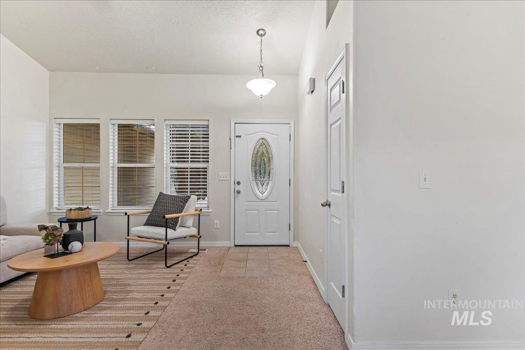 Photo of 310 NW Foster Dr, Mountain Home, ID 83647 (MLS # 98973164)