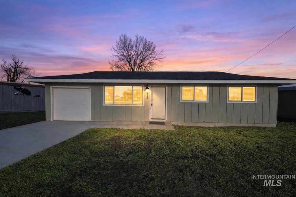 Photo of 685 S 12th E, Mountain Home, ID 83647 (MLS # 98977165)