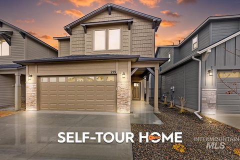 Photo of 219 W Broyhill St, Meridian, ID 83642 (MLS # 98970413)