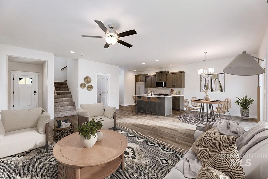 Photo of 219 W Broyhill St, Meridian, ID 83642 (MLS # 98970413)