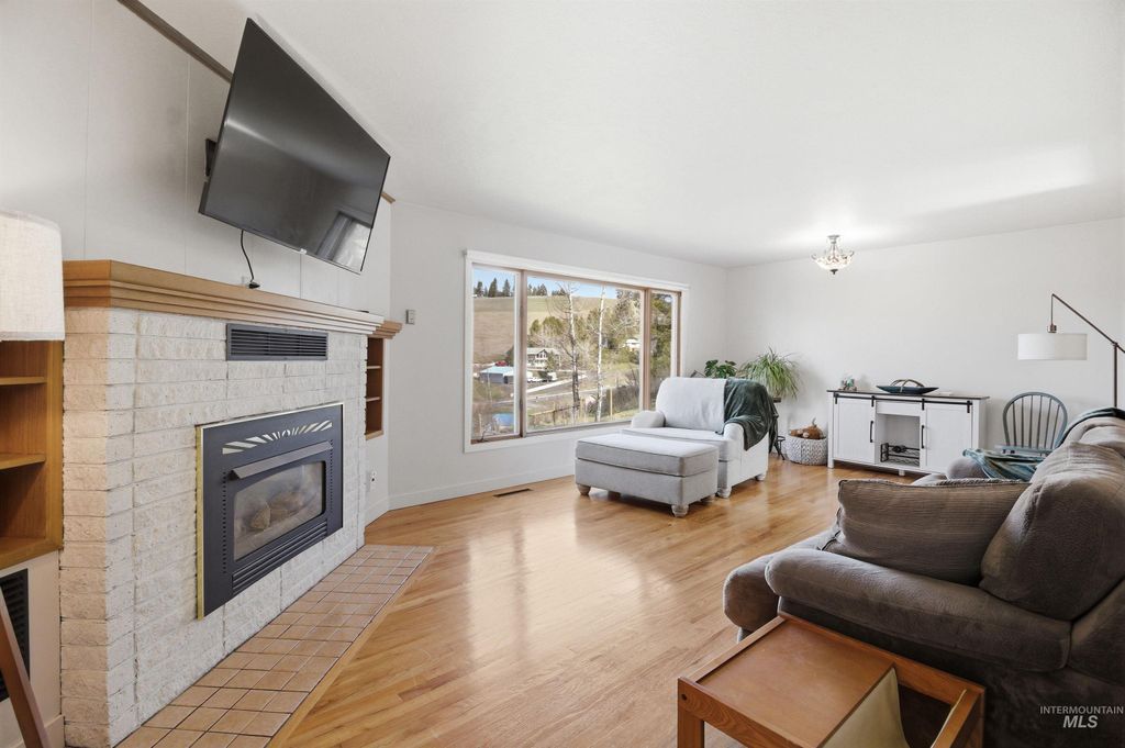 Photo of 107 E A St, Troy, ID 83871 (MLS # 98979513)