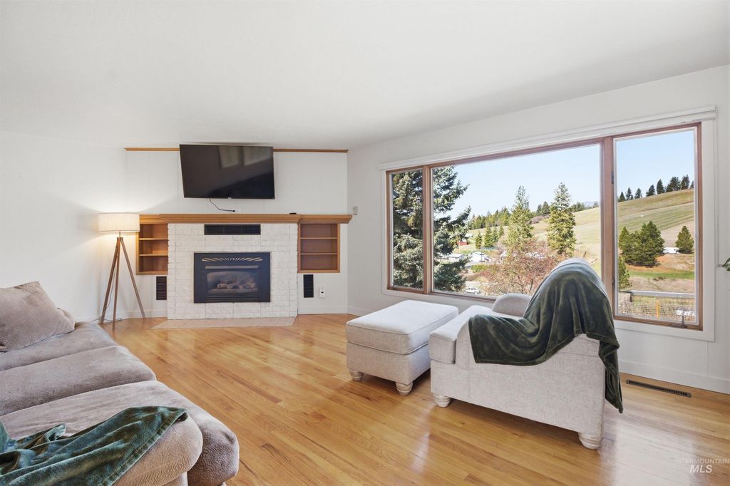 Photo of 107 E A St, Troy, ID 83871 (MLS # 98979513)