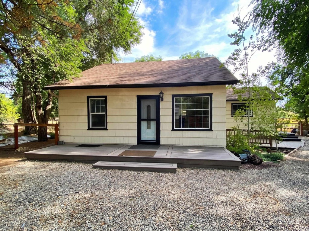 Photo of 1034 Maurice St, Twin Falls, ID 83301 (MLS # 98986819)