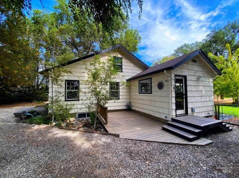 Photo of 1034 Maurice St, Twin Falls, ID 83301 (MLS # 98986819)