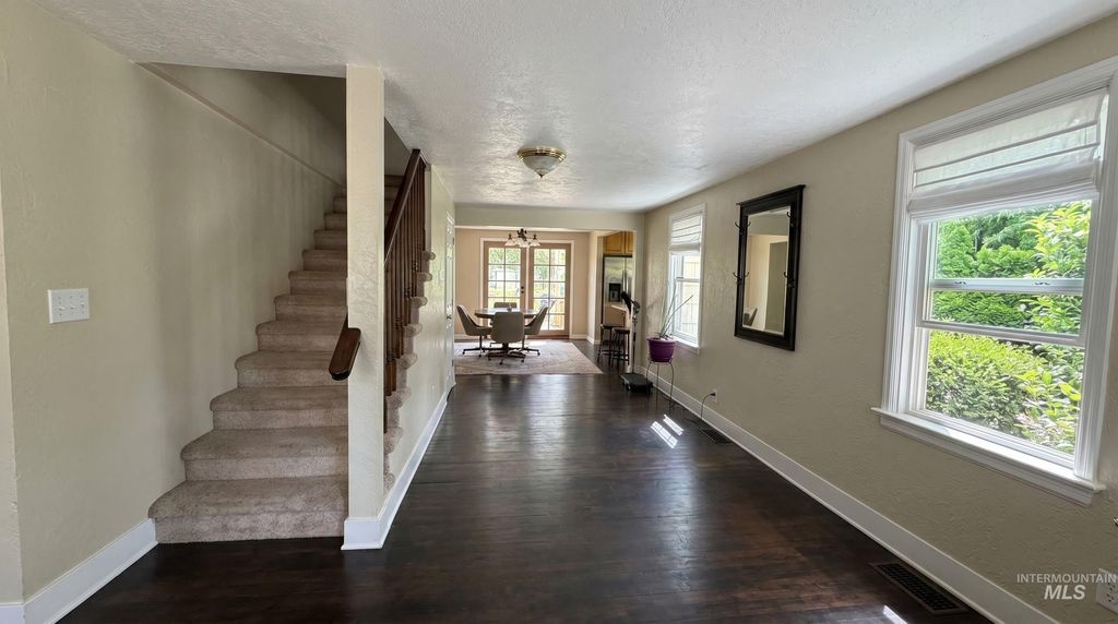 Photo of 1034 Maurice St, Twin Falls, ID 83301 (MLS # 98986819)