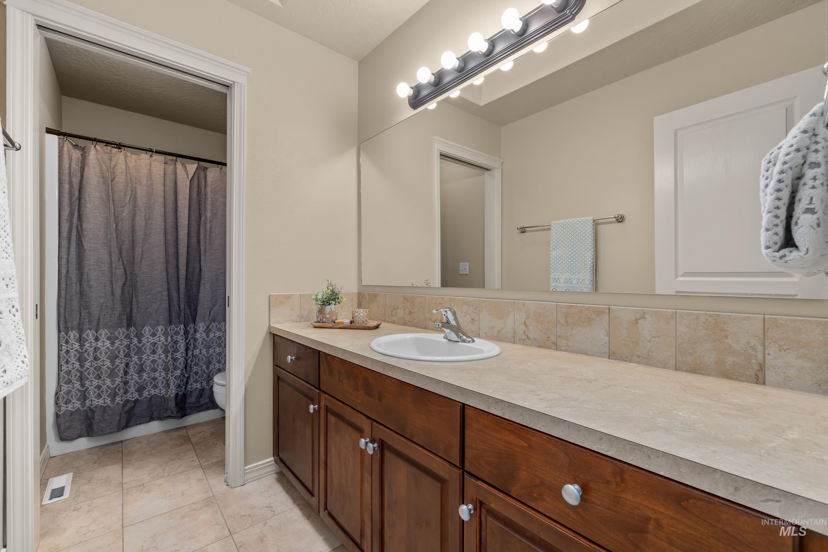 2246 W Los Flores Drive, Meridian, Idaho image 32