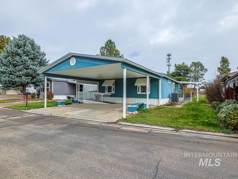Photo of 25 Freedom Dr, Ontario, OR 97914 (MLS # 98968438)
