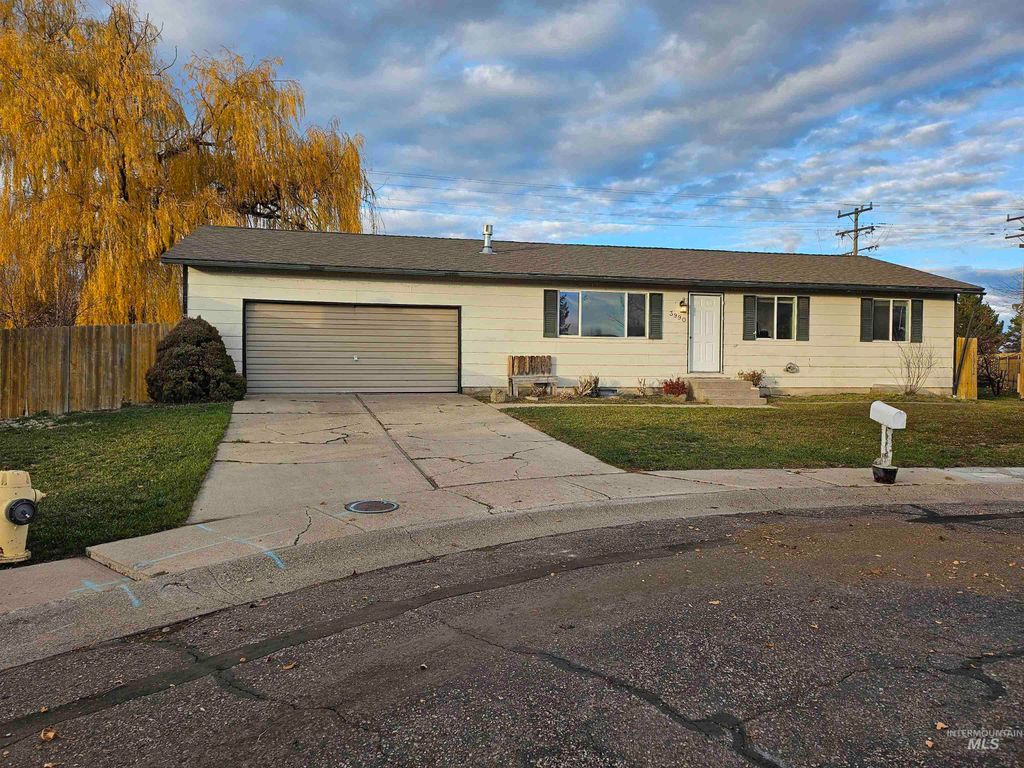 Photo of 3990 Gregg Cir, Pocatello, ID 83201 (MLS # 98971418)