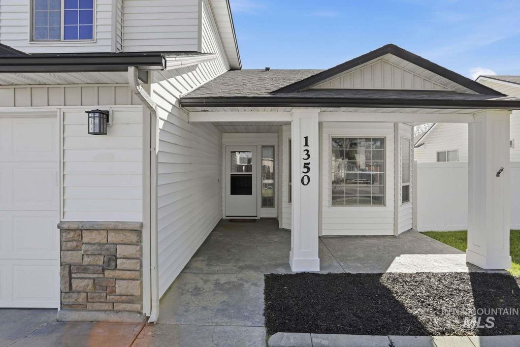 Photo of 1350 N Massey Ave, Kuna, ID 83634 (MLS # 98980342)