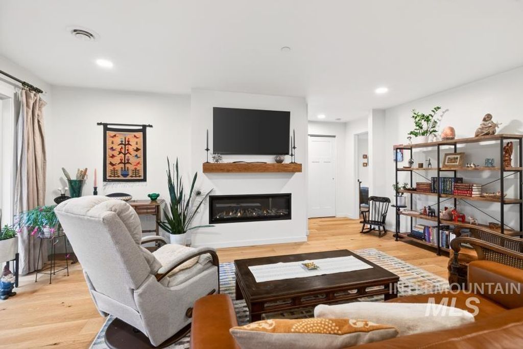 Photo of 103 N Almon #203 St, Moscow, ID 83843 (MLS # 98969620)