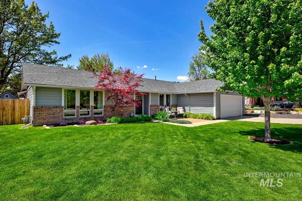 Photo of 3775 N La Fontana Way, Boise, ID 83702 (MLS # 98984554)