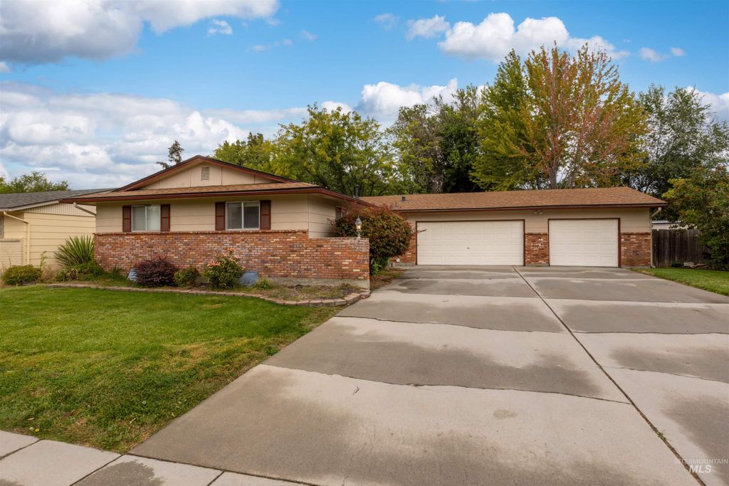 Photo of 10866 W Sandhurst Dr, Boise, ID 83709 (MLS # 98963294)