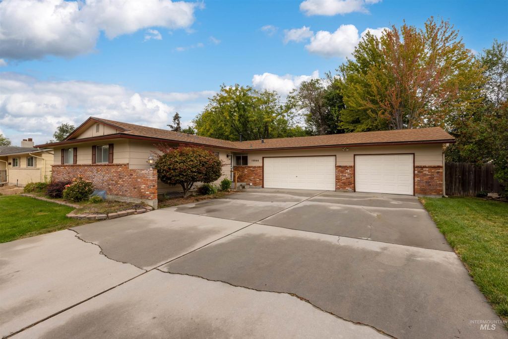 Photo of 10866 W Sandhurst Dr, Boise, ID 83709 (MLS # 98963294)