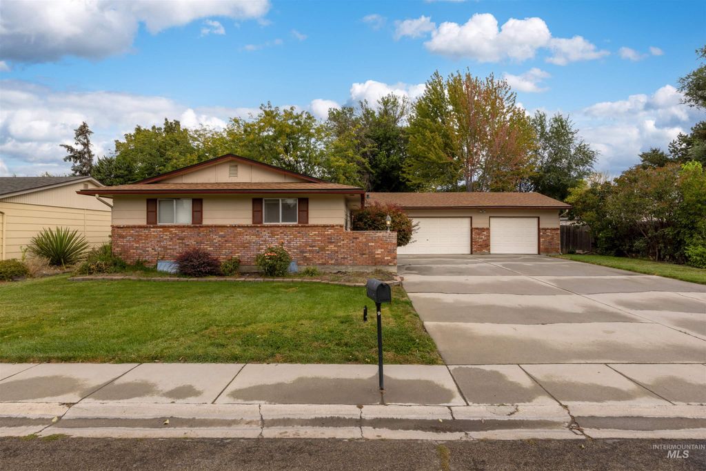 Photo of 10866 W Sandhurst Dr, Boise, ID 83709 (MLS # 98963294)