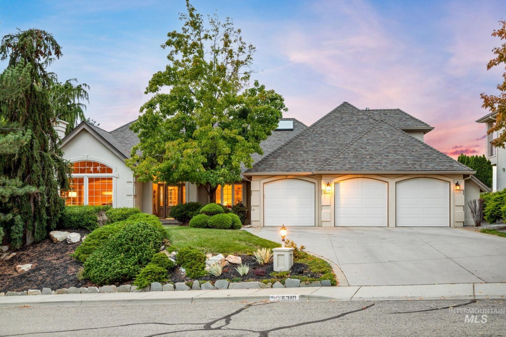 Photo of 5310 N Quail Summit Way, Boise, ID 83703 (MLS # 99001089)