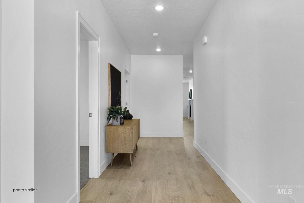 Photo of 1770 N Green Pine Ln, Star, ID 83669 (MLS # 98970268)