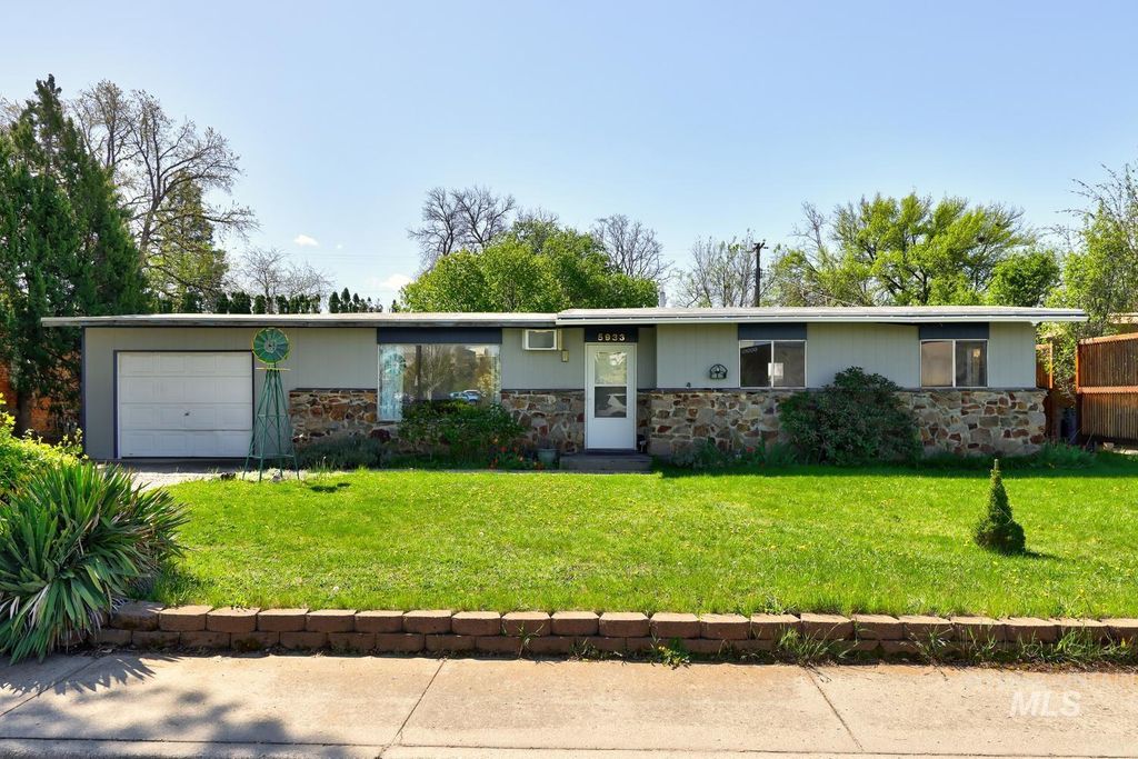 Photo of 5933 W Denton St, Boise, ID 83704 (MLS # 98983148)